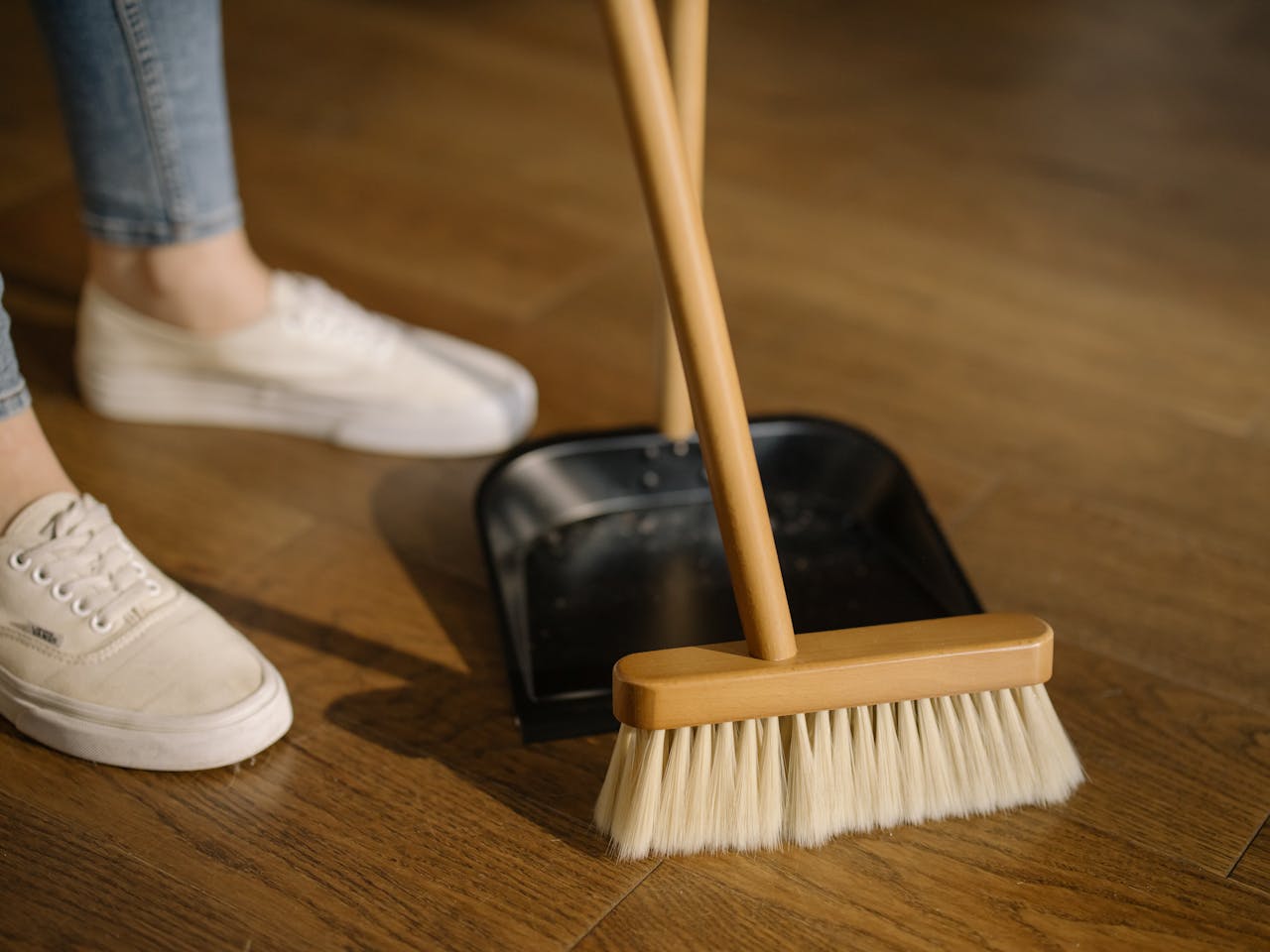 swepping-the-floor